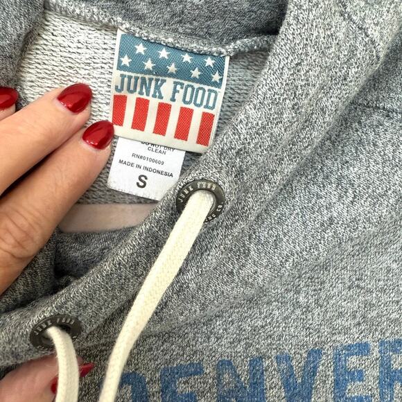 Junk Food Denver Broncos Hoodie Pullover Gray Distressed Style S NFL Fan Gear - Picture 3 of 5